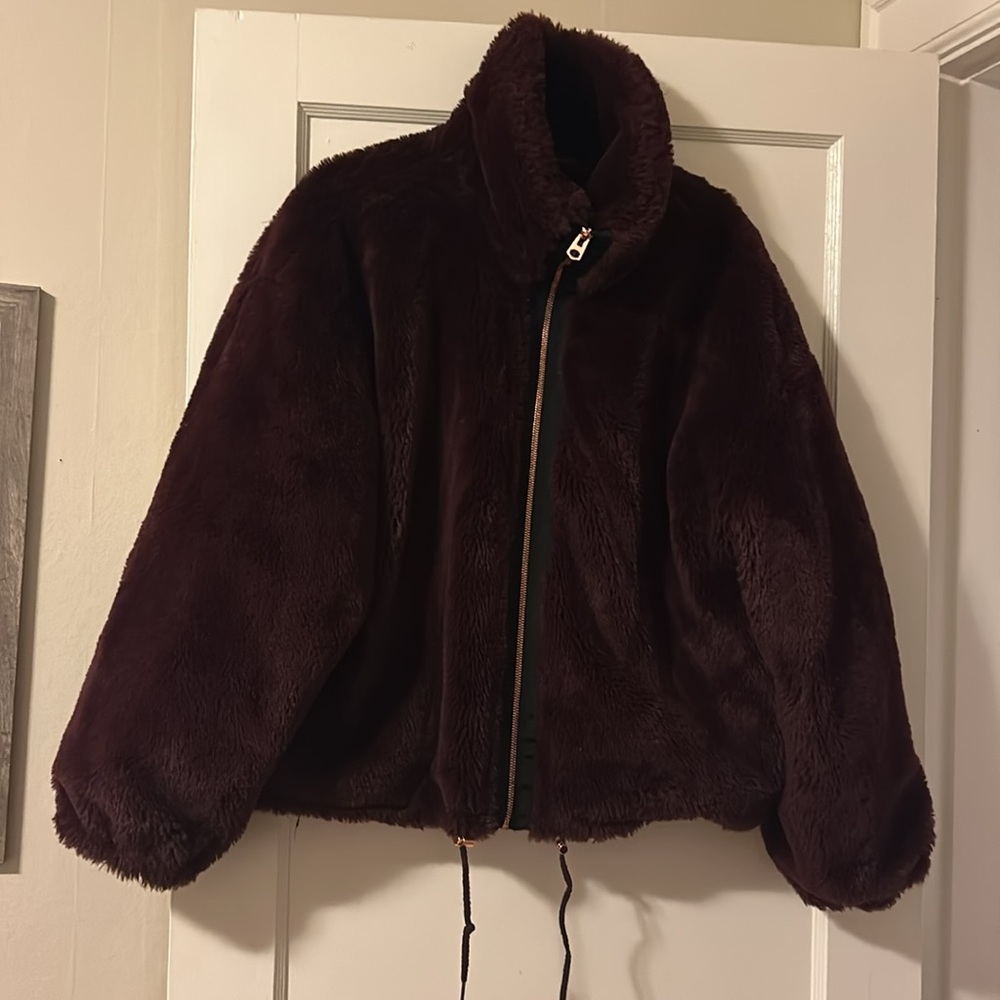 Plush maroon, zip up jacket with rose gold accents EUC
